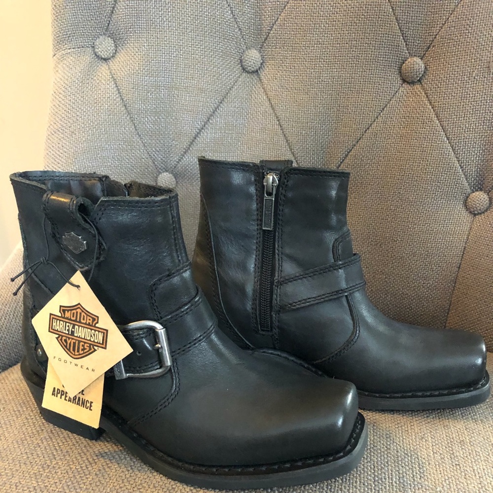 Womens Harley Davidson boots.
